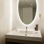 Adagio Access Centre נאנסי