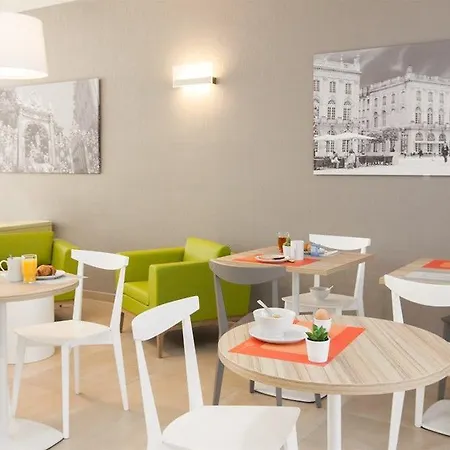 南锡中心阿德吉奥阿克瑟斯公寓式酒店 3* 南锡