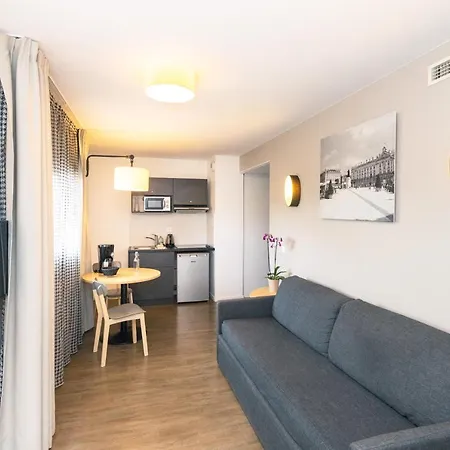 公寓式酒店 南锡中心阿德吉奥阿克瑟斯公寓式酒店 3*