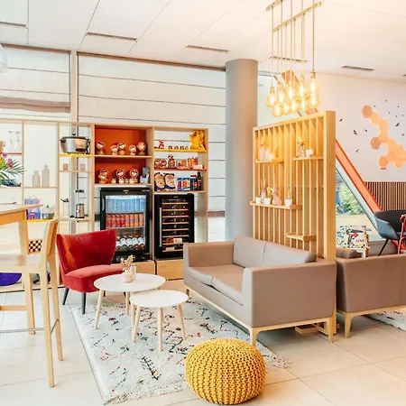 Adagio Access Centre 3*