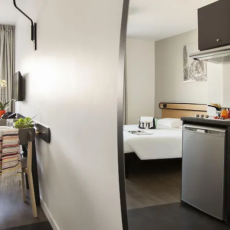 南锡中心阿德吉奥阿克瑟斯公寓式酒店 3*