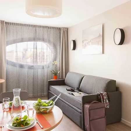 Adagio Access Centre نانسي