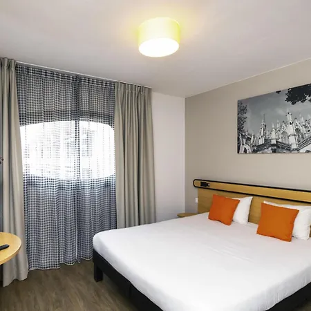 Adagio Access Centre 3*