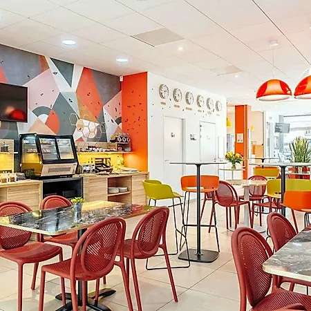 Adagio Access Centre 3*