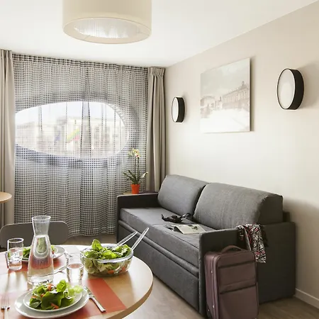 南锡中心阿德吉奥阿克瑟斯公寓式酒店 南锡