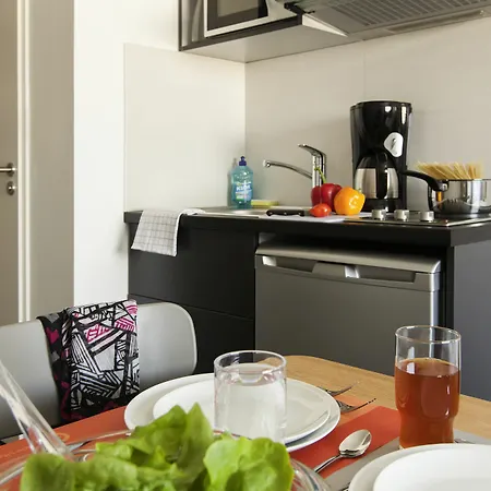 南锡中心阿德吉奥阿克瑟斯公寓式酒店