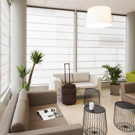 南锡中心阿德吉奥阿克瑟斯公寓式酒店 3* 南锡