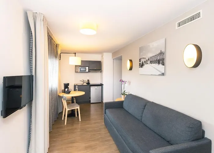 מלון דירות Adagio Access Centre 3*