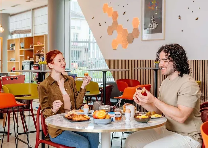 Adagio Access Centre נאנסי