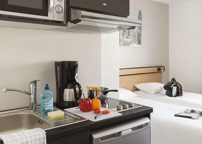 מלון דירות Adagio Access Centre 3*