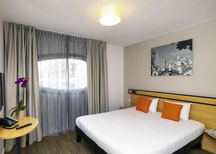 Adagio Access Centre 3*