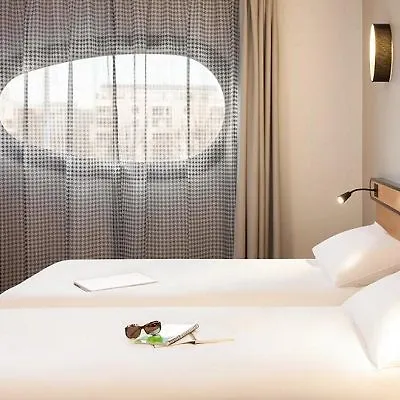 Adagio Access Centre 3*