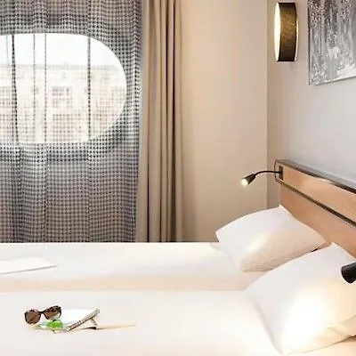 Adagio Access Centre נאנסי